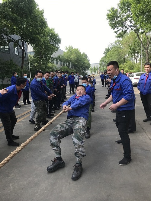 世界杯官方(中国)总部组织开展“喜迎二十大、建功新时代”职工拔河比赛活动